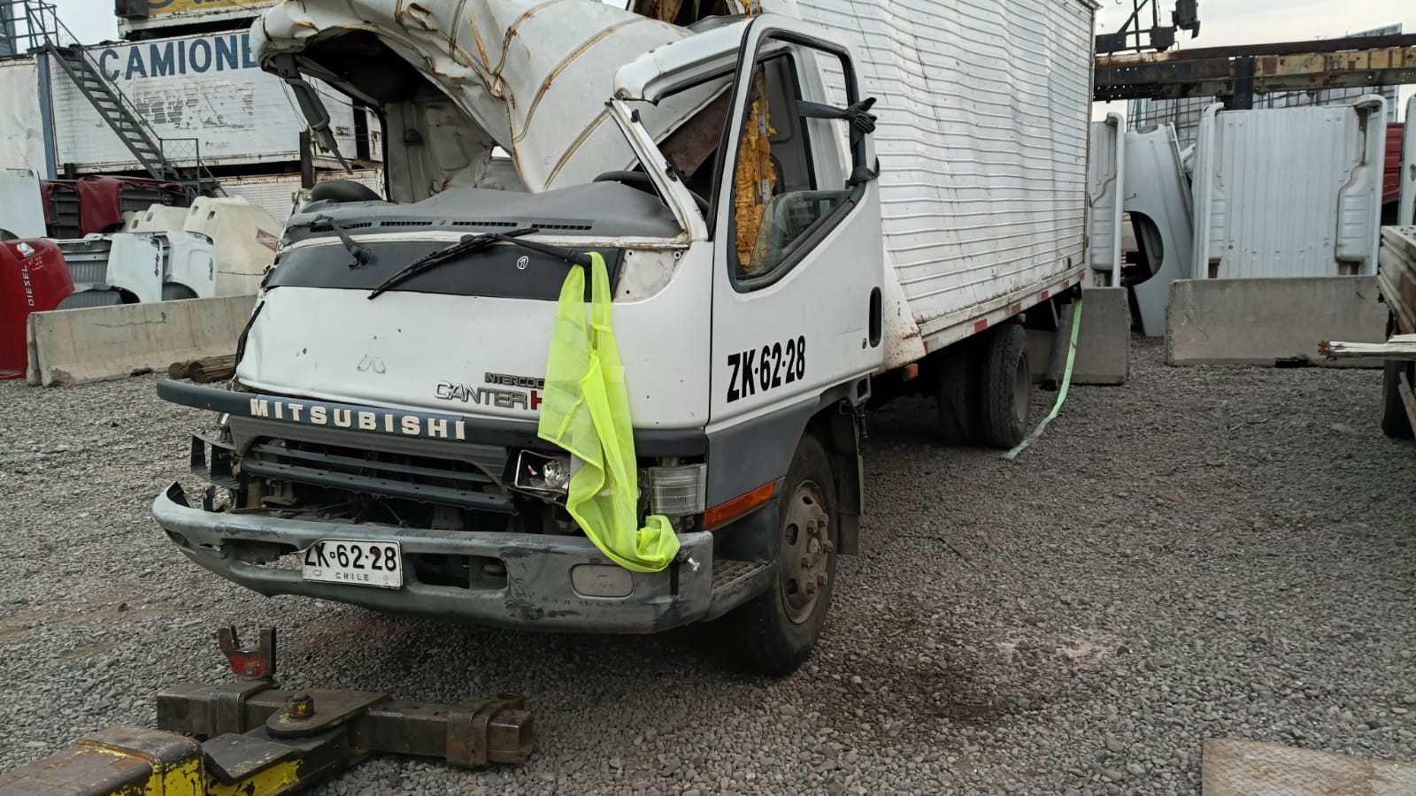  Mitsubishi CANTER 3.9 1998    EN DESARME